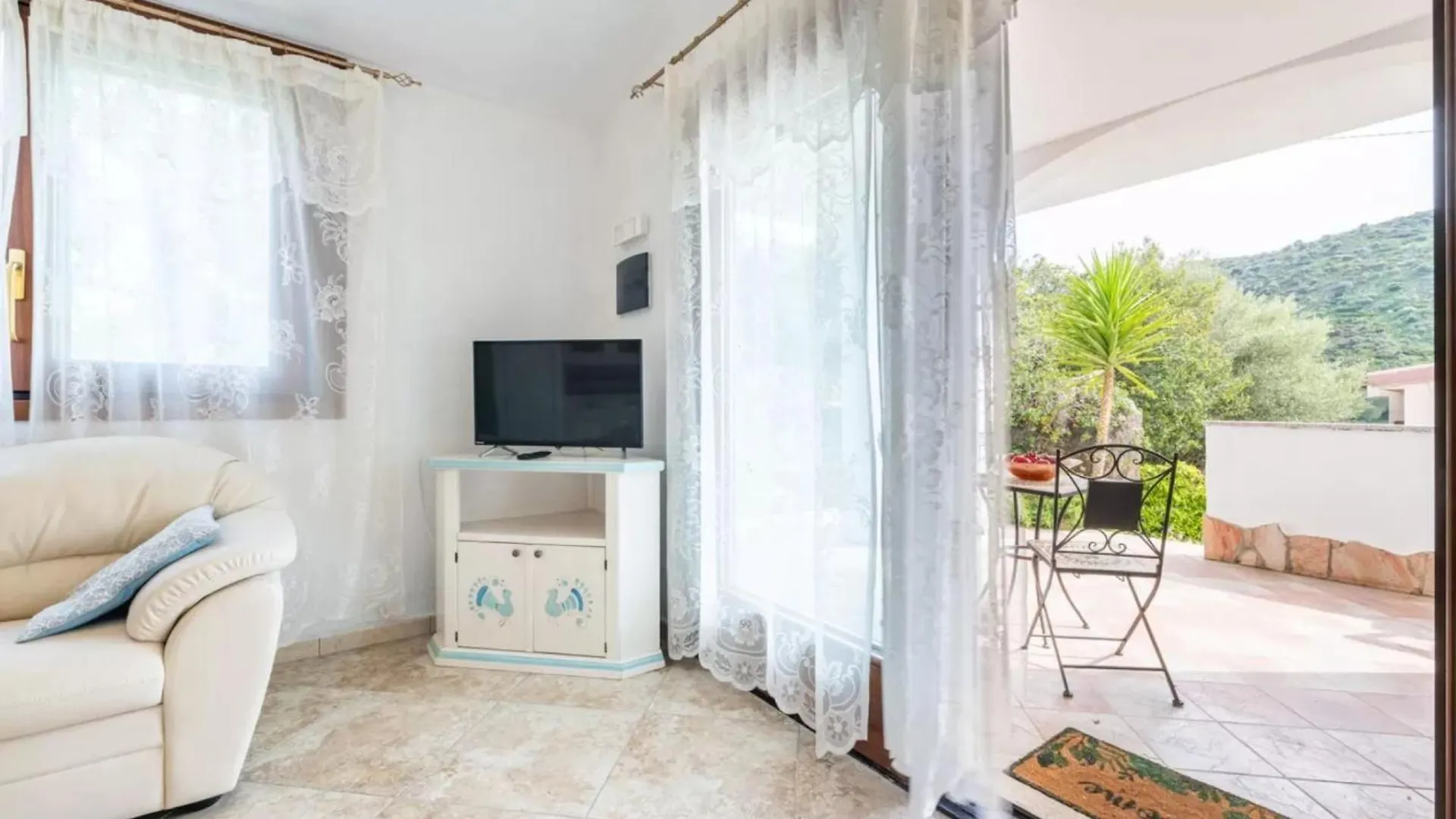 Two Room Flat With Stunning Terrace Near Budoni Tanaunella Apartamento